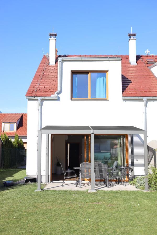 Veritas House มิคูลอฟ ภายนอก รูปภาพ