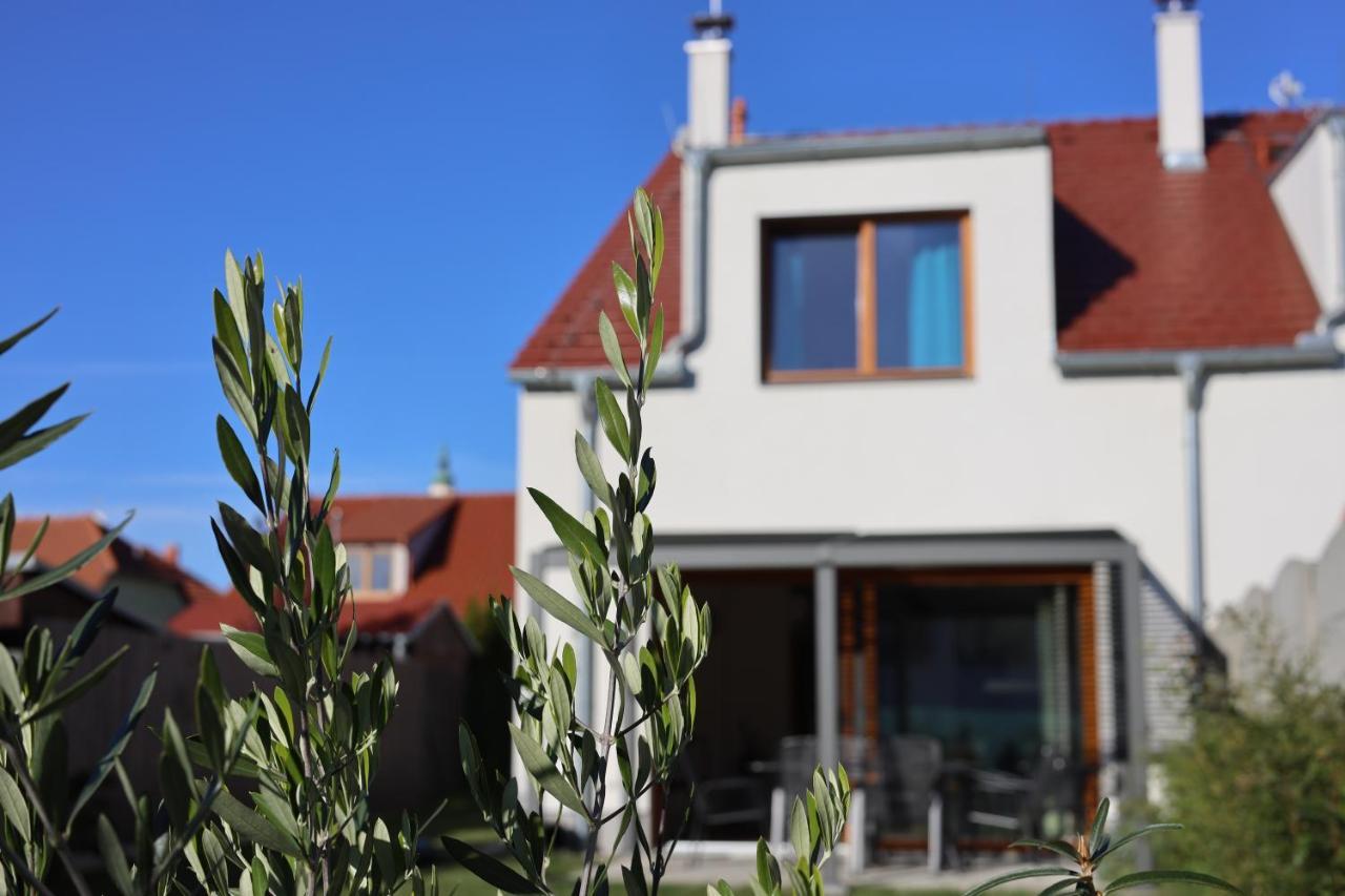 Veritas House มิคูลอฟ ภายนอก รูปภาพ