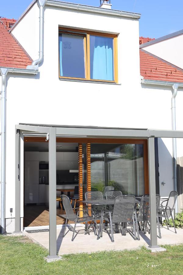 Veritas House มิคูลอฟ ภายนอก รูปภาพ