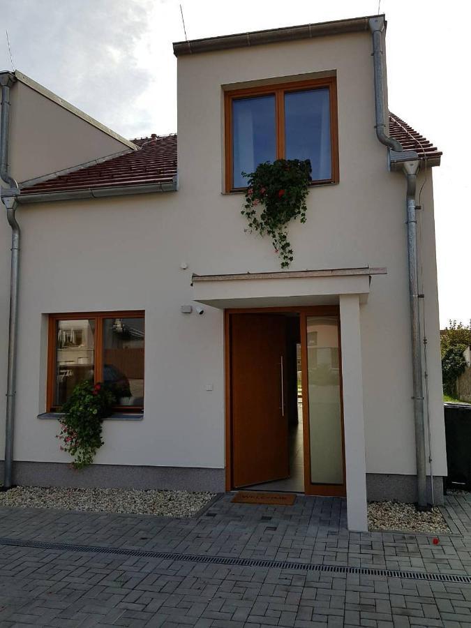 Veritas House มิคูลอฟ ภายนอก รูปภาพ