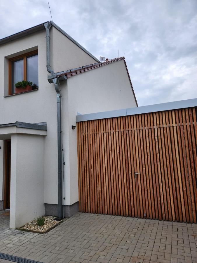 Veritas House มิคูลอฟ ภายนอก รูปภาพ